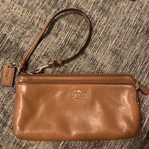 Coah Wristlet/Wallet in Brown